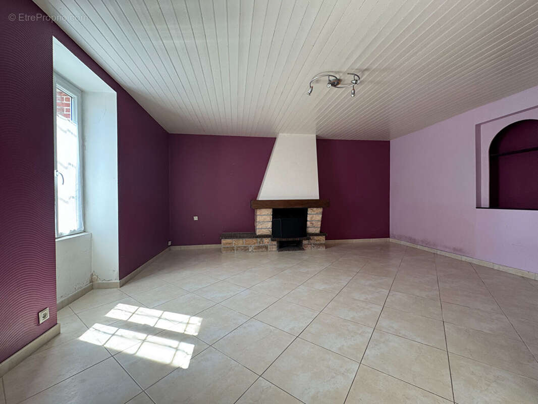 AIZENAY, maison 5 chambres et grandes dépendances sur 2 535 m2 de terrain - photo 4