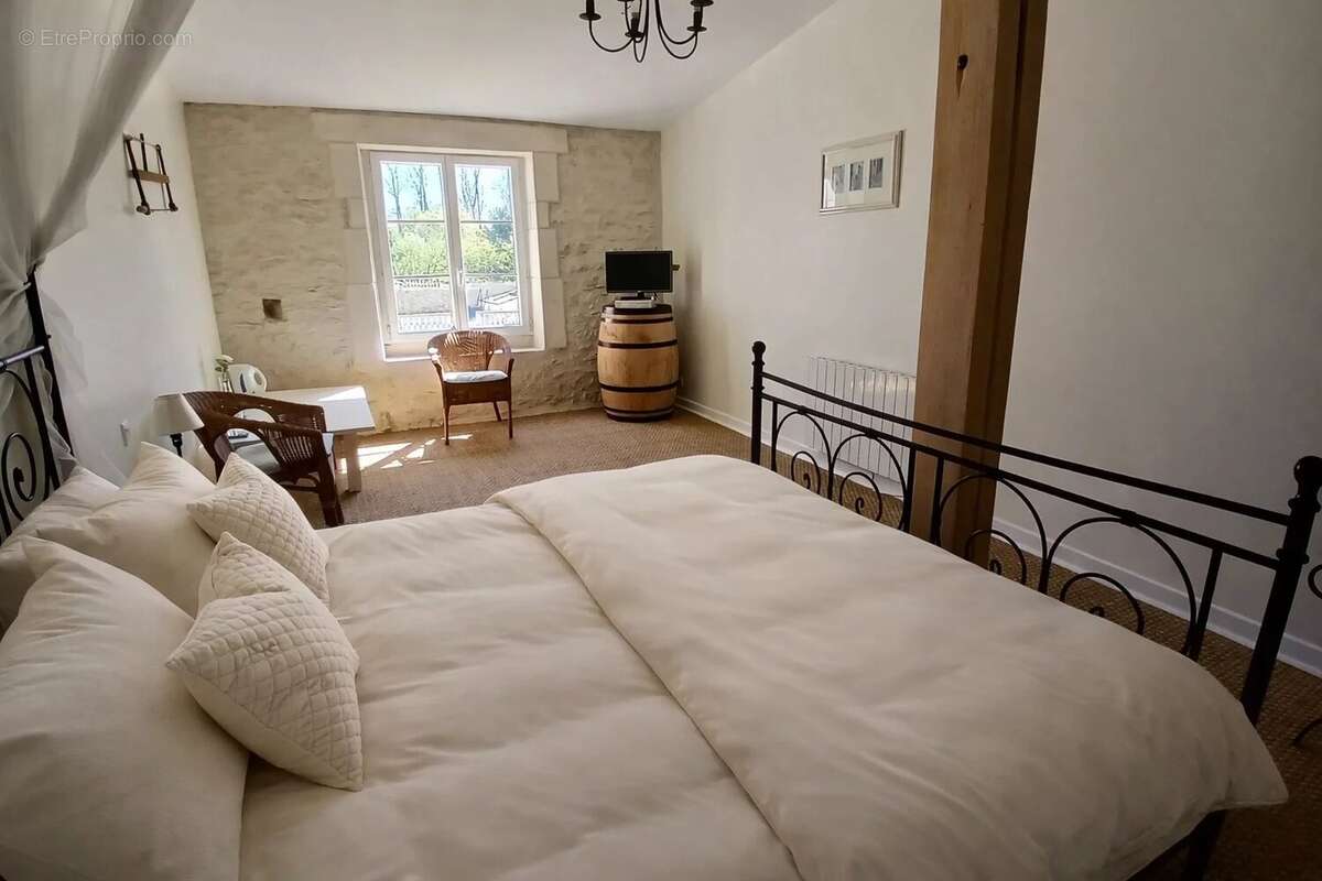 Maison à SAINT-JEAN-D'ANGELY