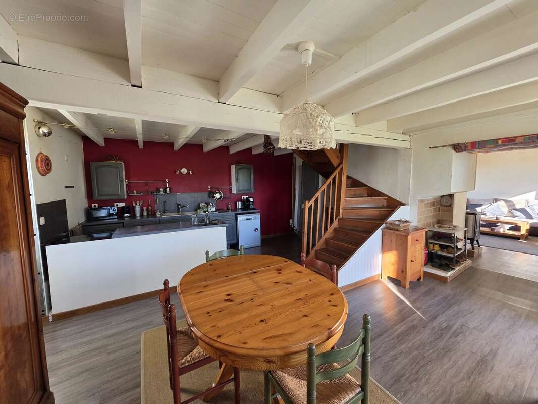 Maison à MONTAIGU-DE-QUERCY