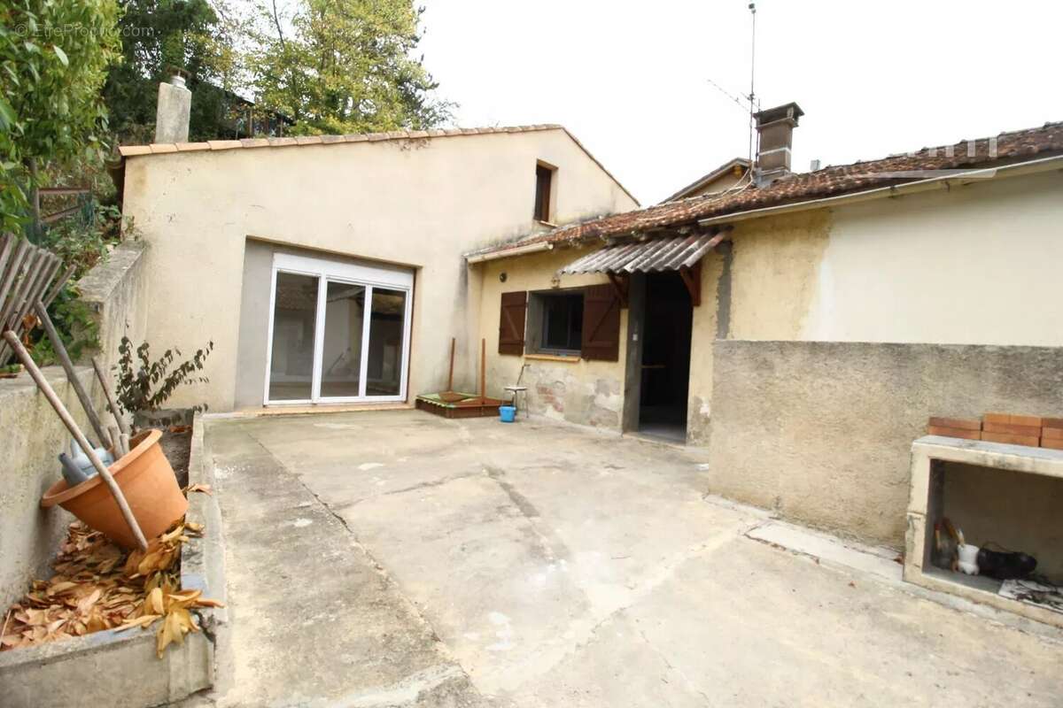 A vendre maison avec jardin et cour - photo 9