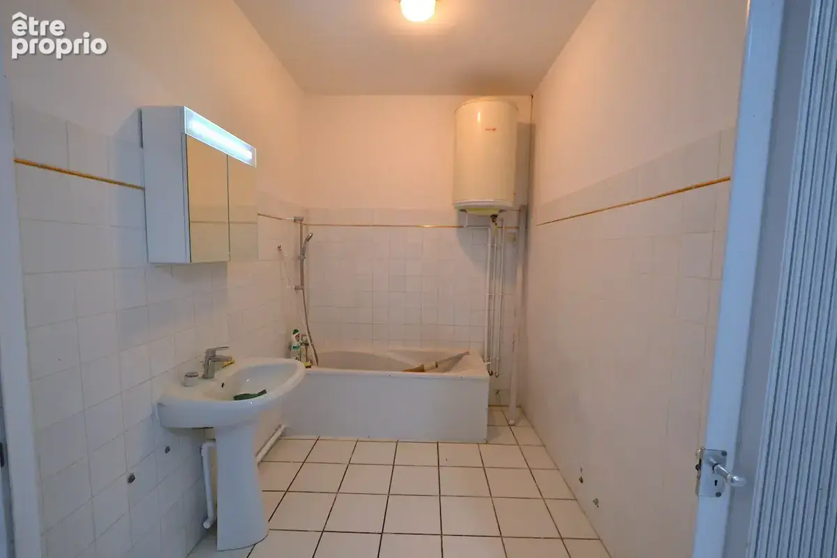 Appartement T4, très bon état, beaux volumes centre ville - photo 6