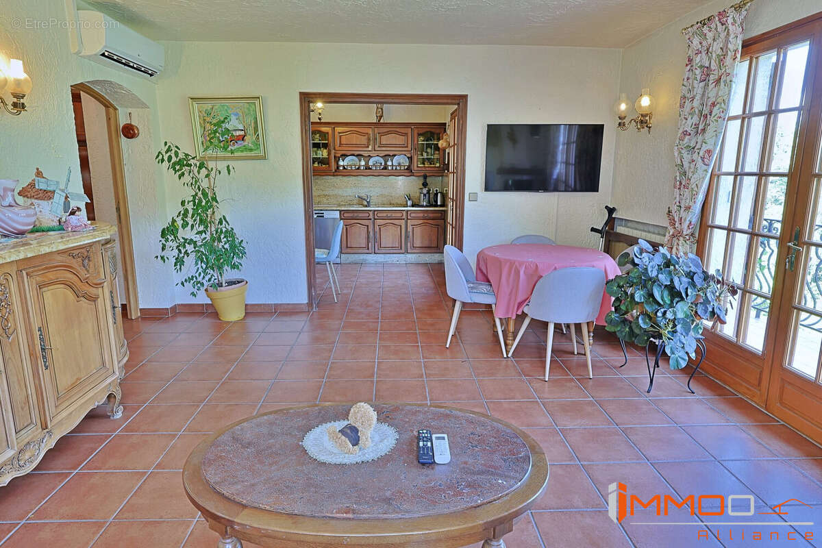 Maison 165 m² à Le Bar-Sur-Loup  - photo 9