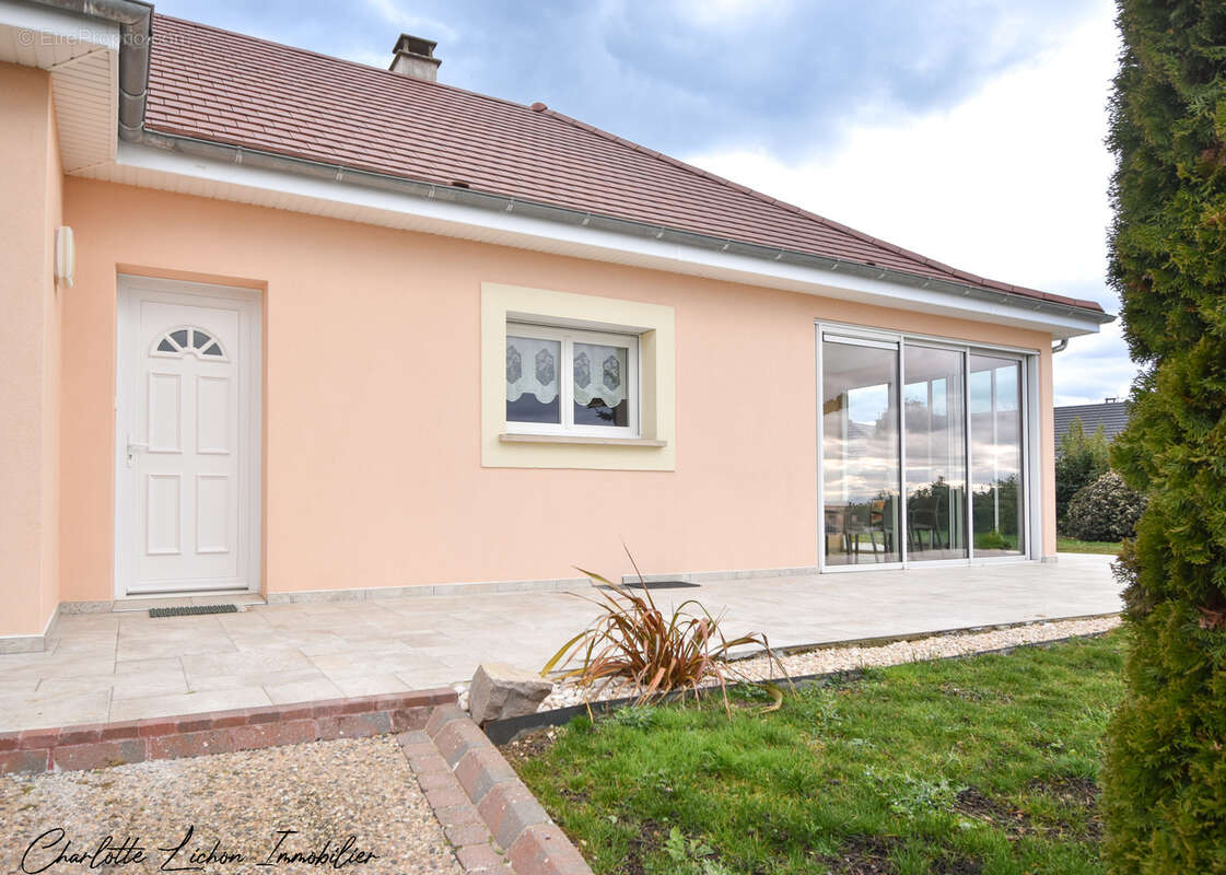 Maison à CREUZIER-LE-VIEUX