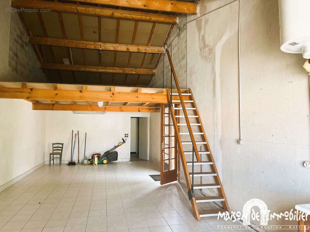 Plain-pied - 4 pieces - grand garage - jardin - meschers - photo 7