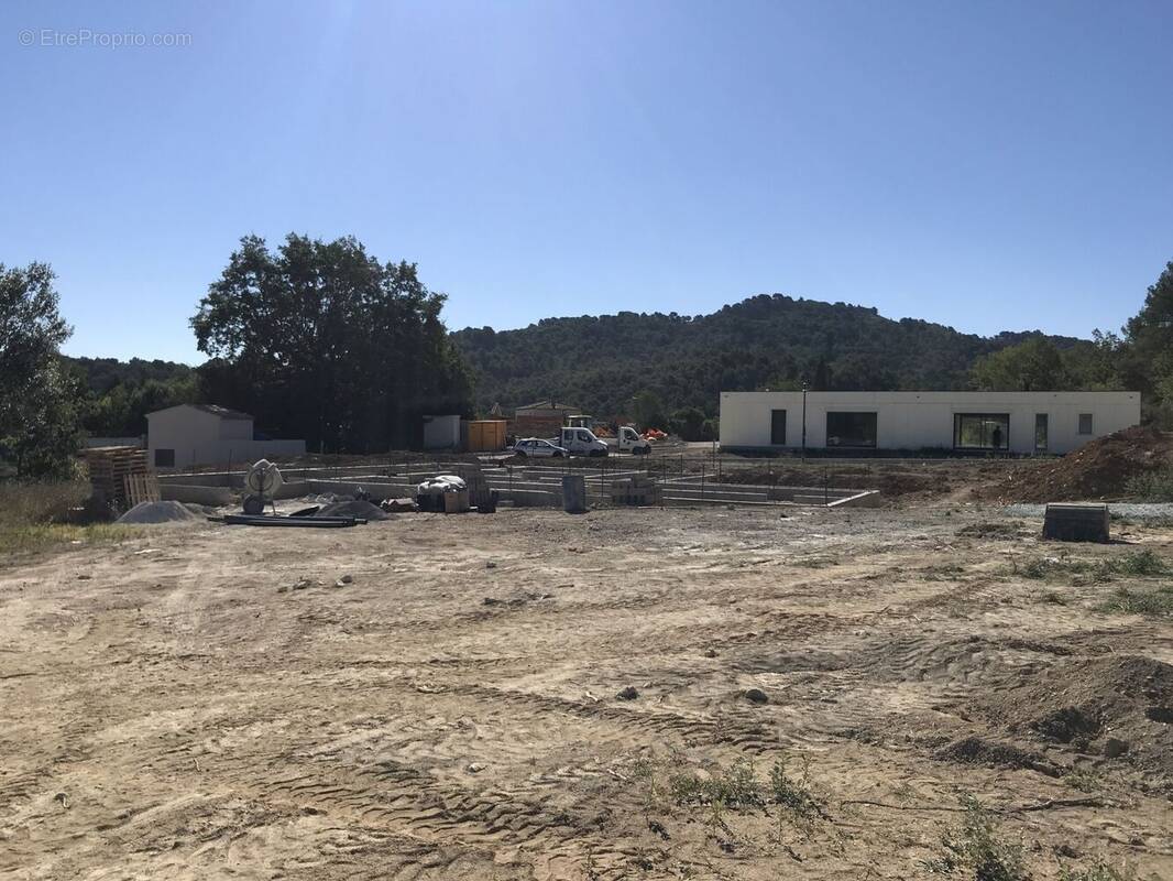 Terrain à LE PUY-SAINTE-REPARADE