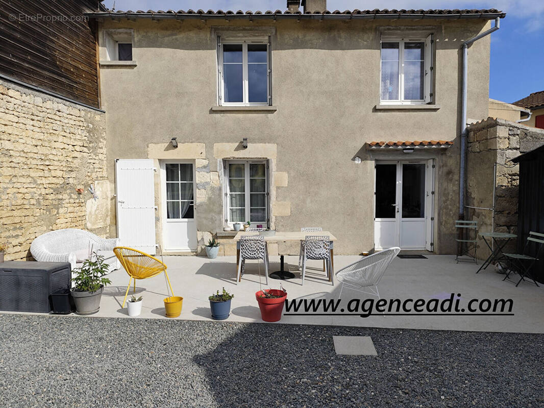 Maison à LA CRECHE