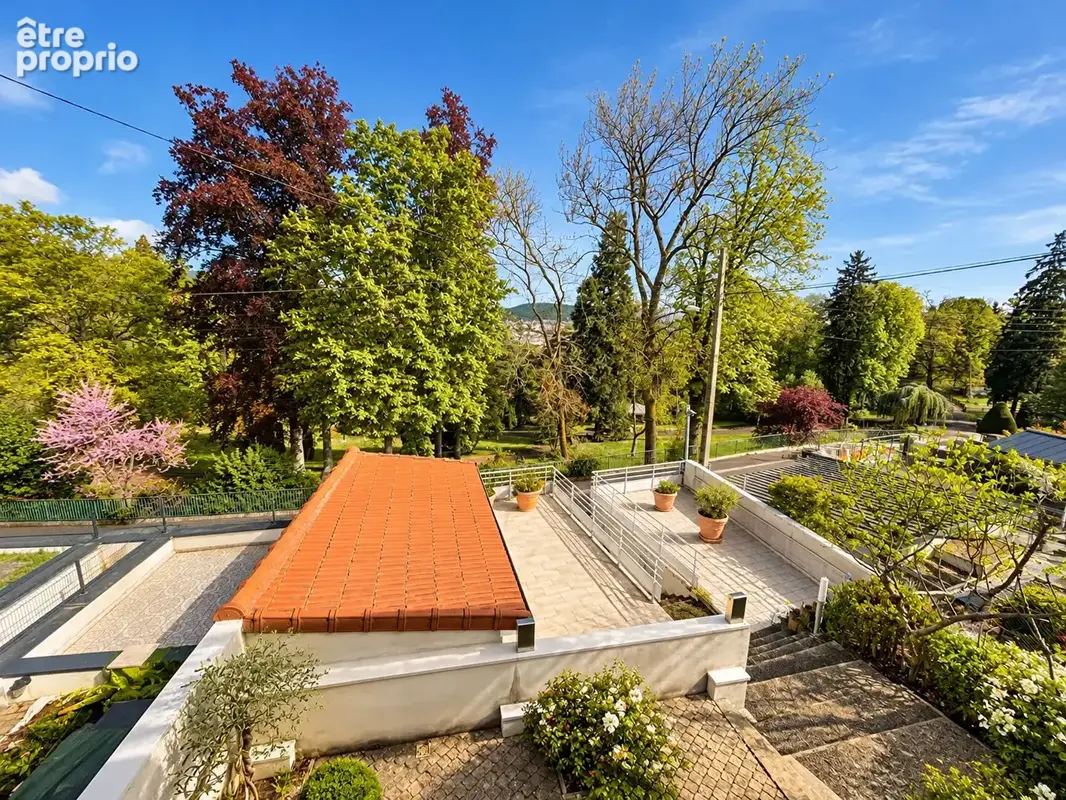 Royat - Maison avec panorama, jardin, terrasses et spa / 7 Pièces principales / 185 m² / Parcelle 942 m² - photo 3