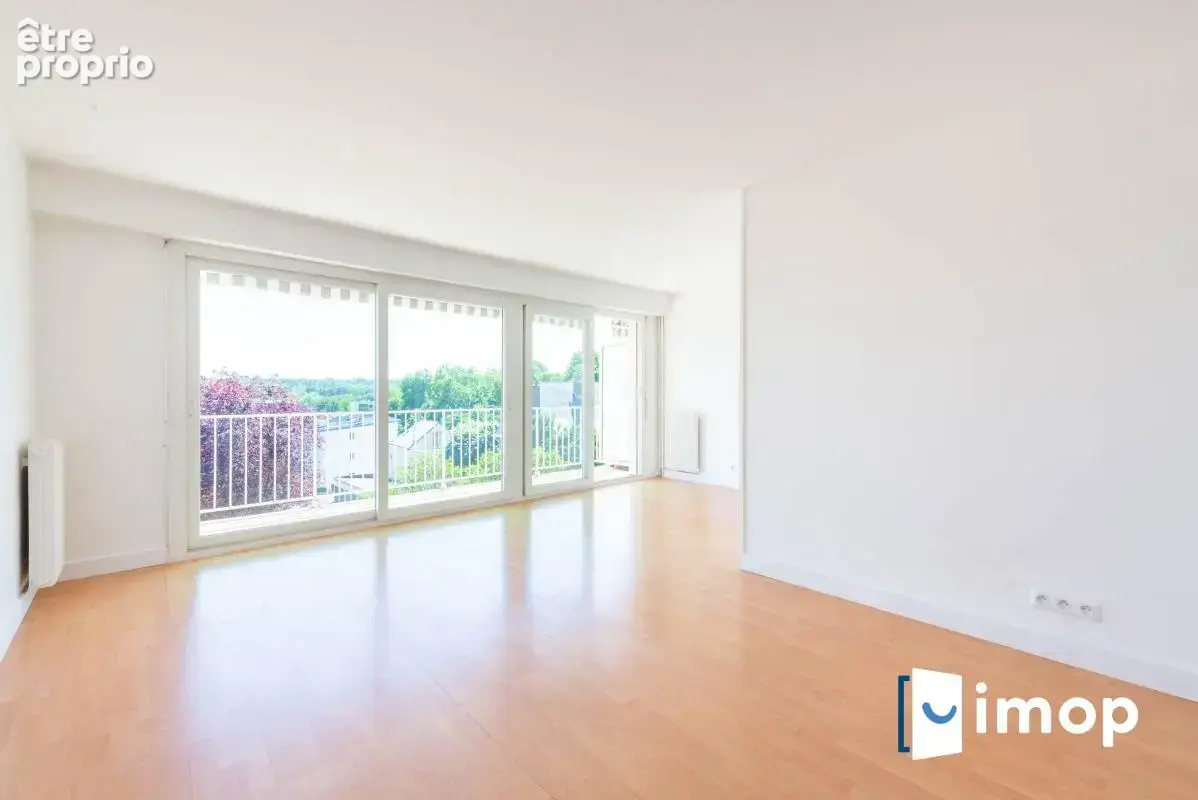 Saint-Cloud, quartier Le Panorama : spacieux 5 pièces traversant avec balcon et parking - photo 4