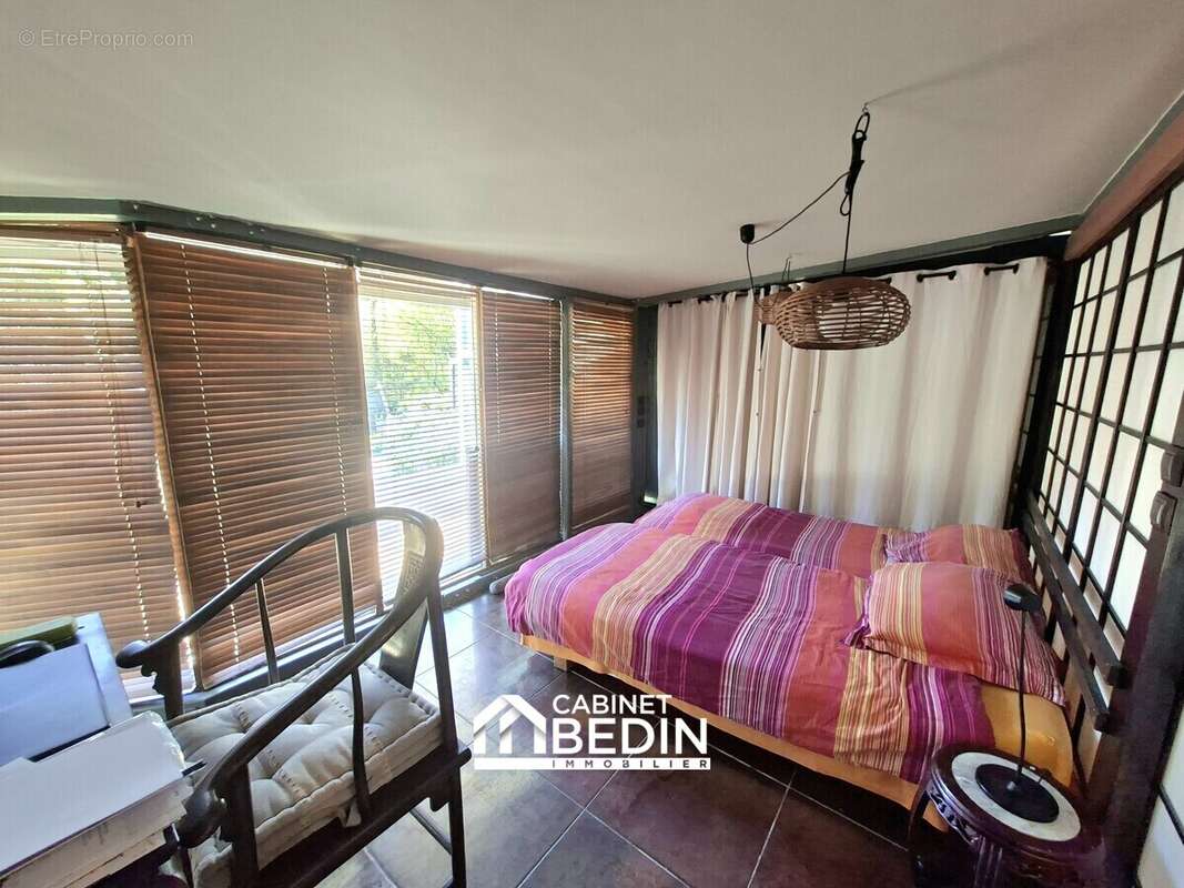 Maison 160 m² à Fargues-Saint-Hilaire  - photo 7