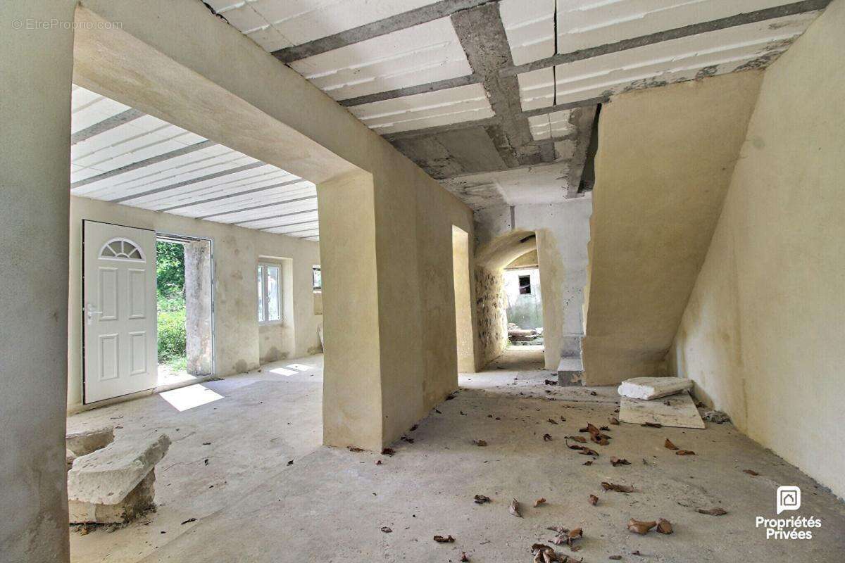 Maisons à rénover de 244 m2 sur Barnas - photo 3