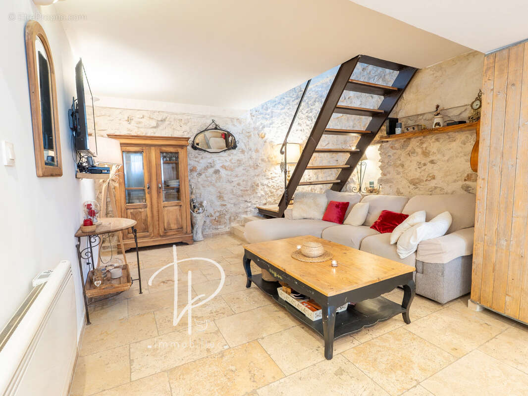 Maison à LA FARE-LES-OLIVIERS