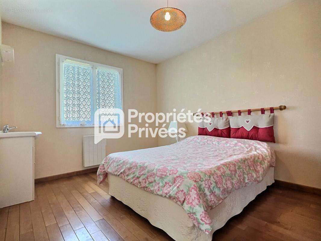 Maison T4/5 avec 3 ch., spacieux garage et abri pour camping-car au calme sur COMBERANCHE-ET-EPELUCHE (24600) - photo 7