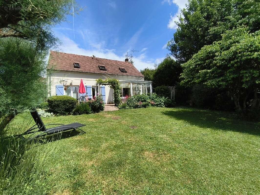 Maison à NESLES-LA-VALLEE