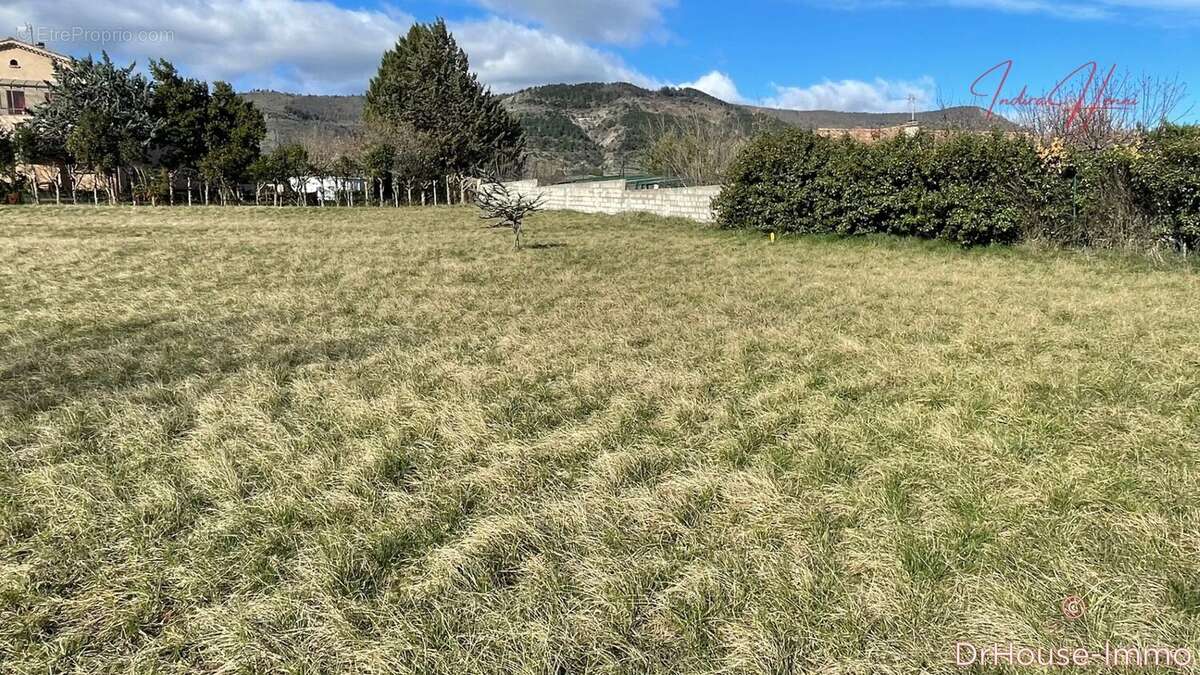 Terrain à ALBA-LA-ROMAINE
