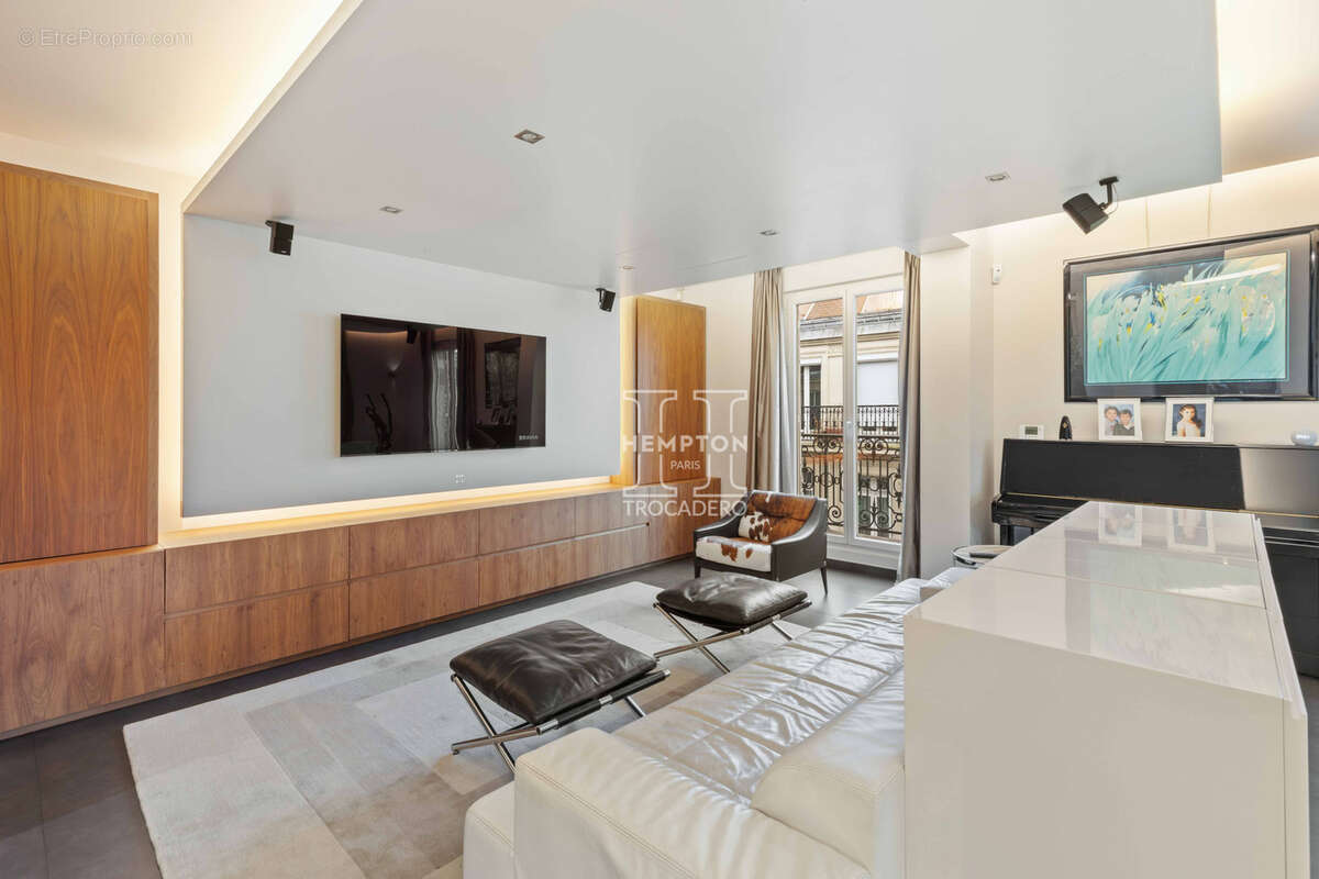 Appartement à PARIS-8E