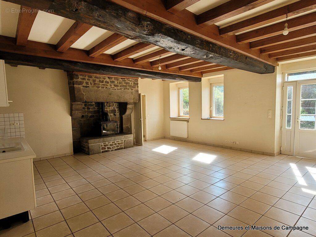 Maison à SAINT-POIS