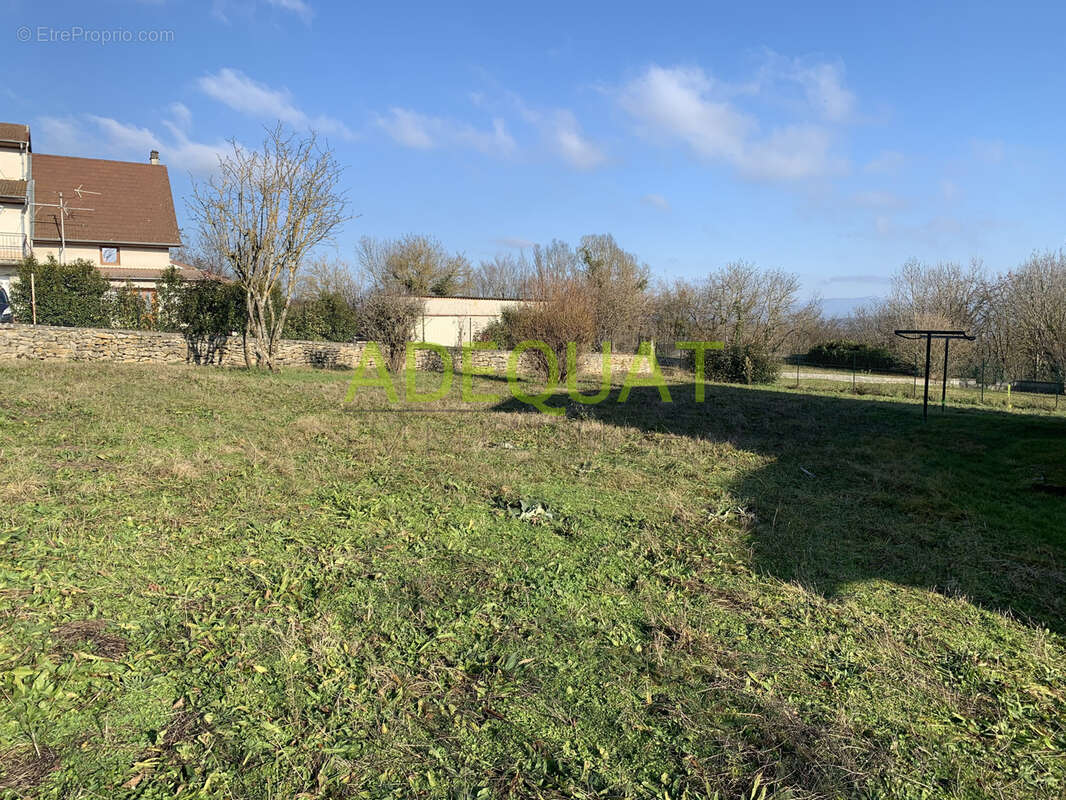 Terrain à SAINT-HILAIRE-DE-BRENS