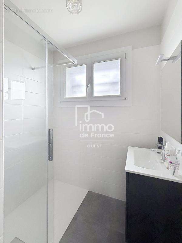 Maison à SAINT-HILAIRE-DU-MAINE