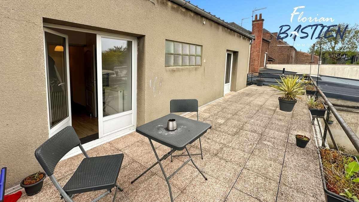 Immeuble en centre-ville – 3 lots – 27 000€/an - photo 7