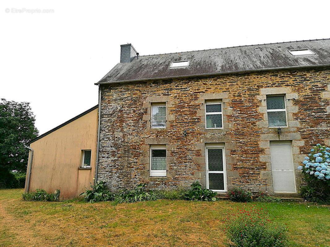 Maison à LOYAT