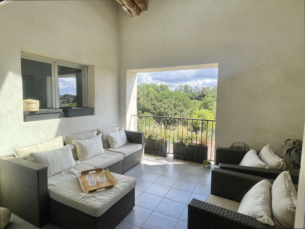 Appartement à SAINT-GENIS-LES-OLLIERES