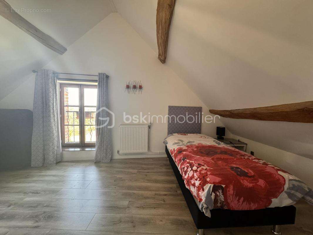 Propriété familiale de 265 m2 avec dépendances - 12 pièces - 9 chambres - photo 8