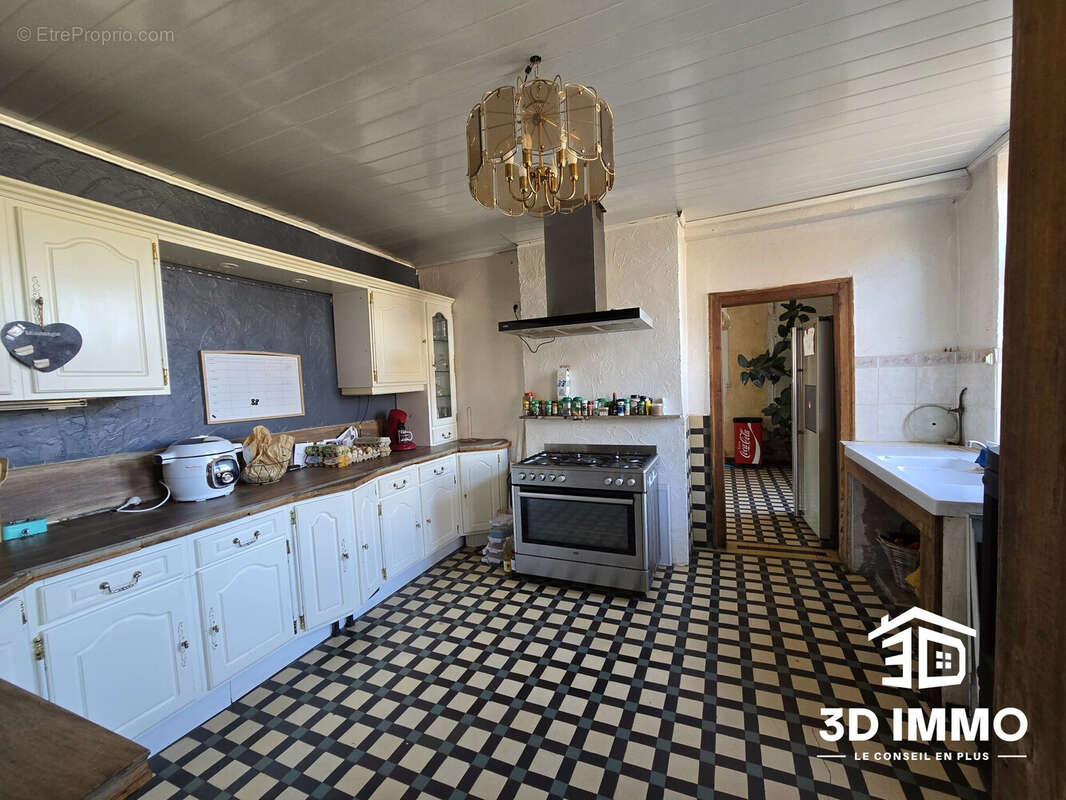 Maison à AVESNES-SUR-HELPE