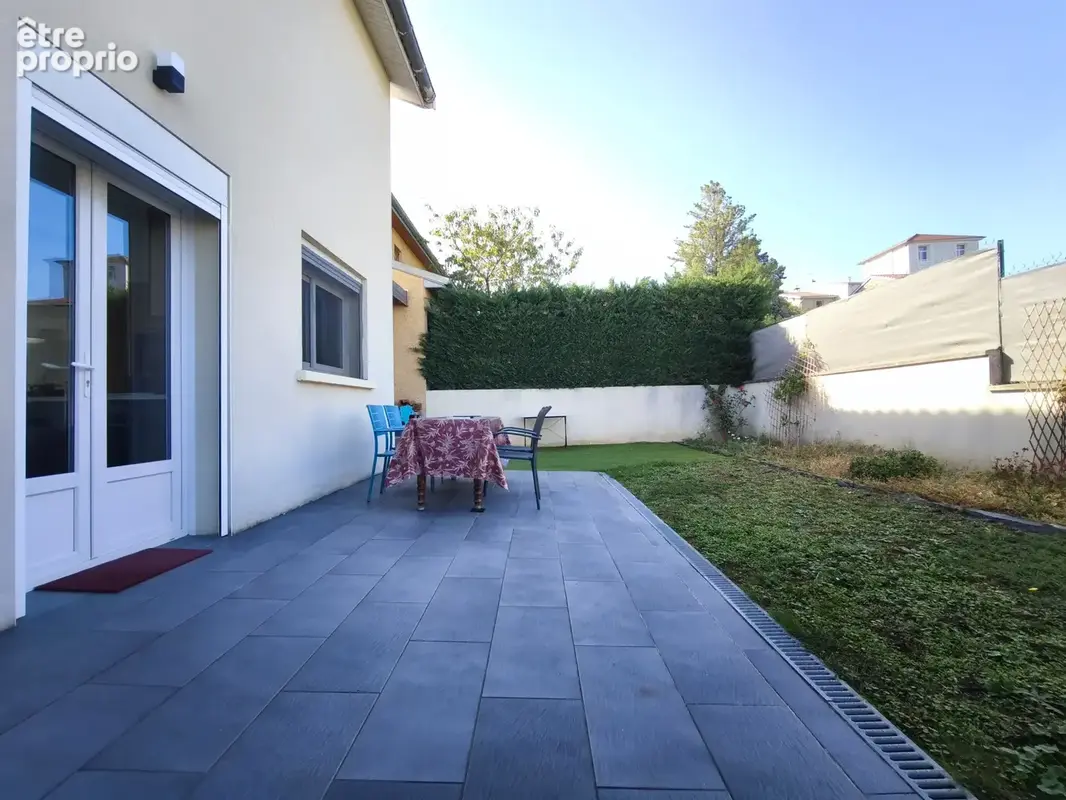 Maison au coeur du village de montagny avec terrasse et beaux volumes. - photo 16