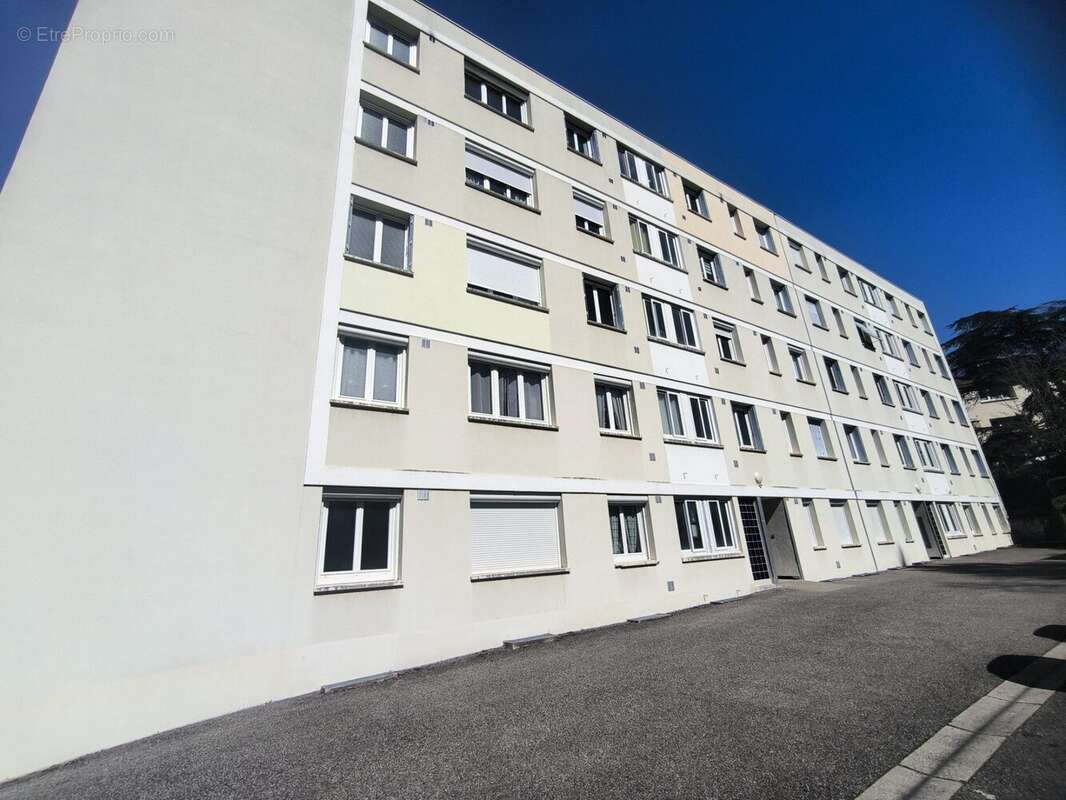 Appartement à SAINT-ETIENNE