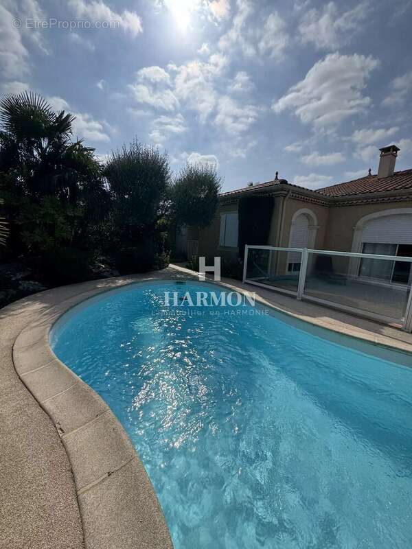 Harmon à vendre :  Élégante maison de plain-pied avec piscine à Pau - photo 15