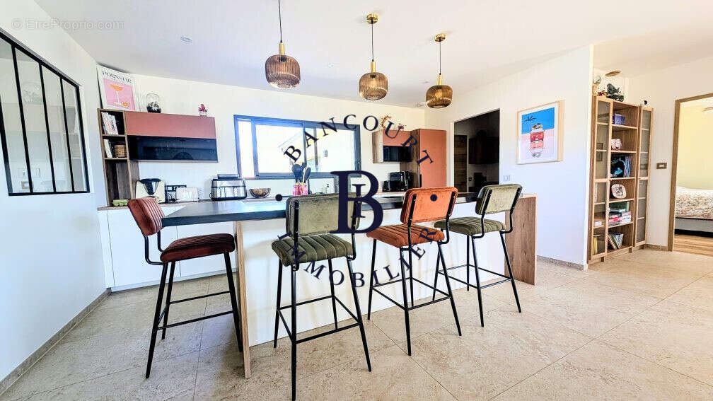 Maison à SAINT-PANTALEON-DE-LARCHE