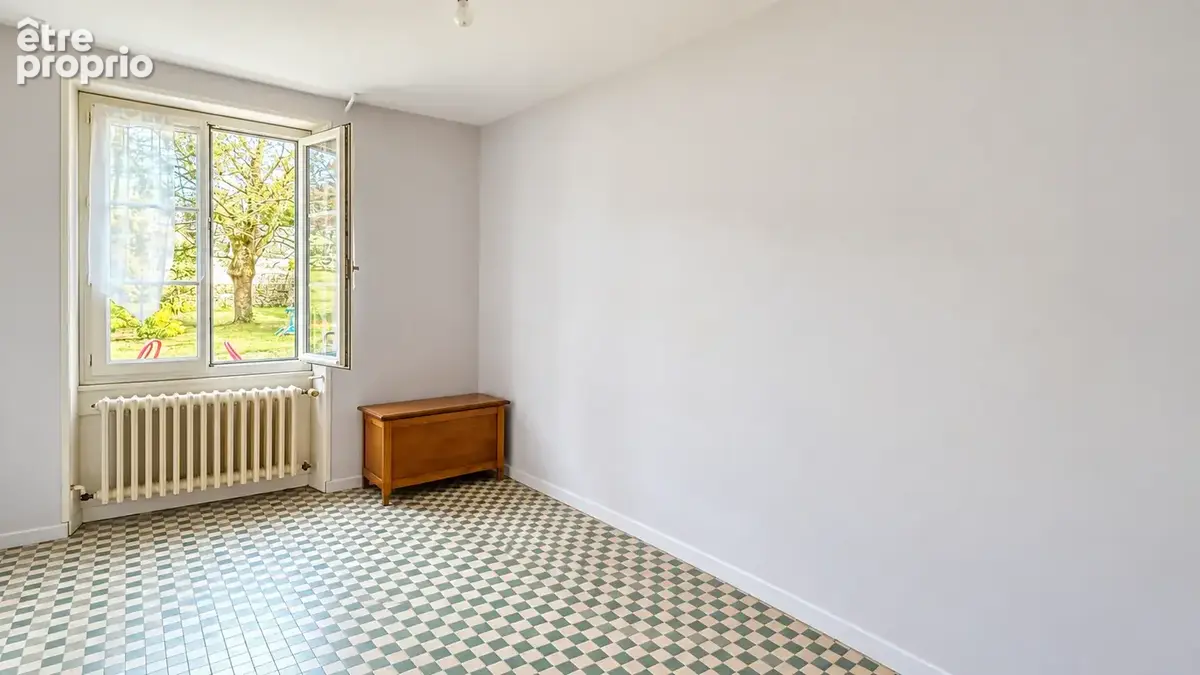 Maison de plain-pied au cœur historique de Civray   90 m2   Terrain de 525 m2 - photo 4