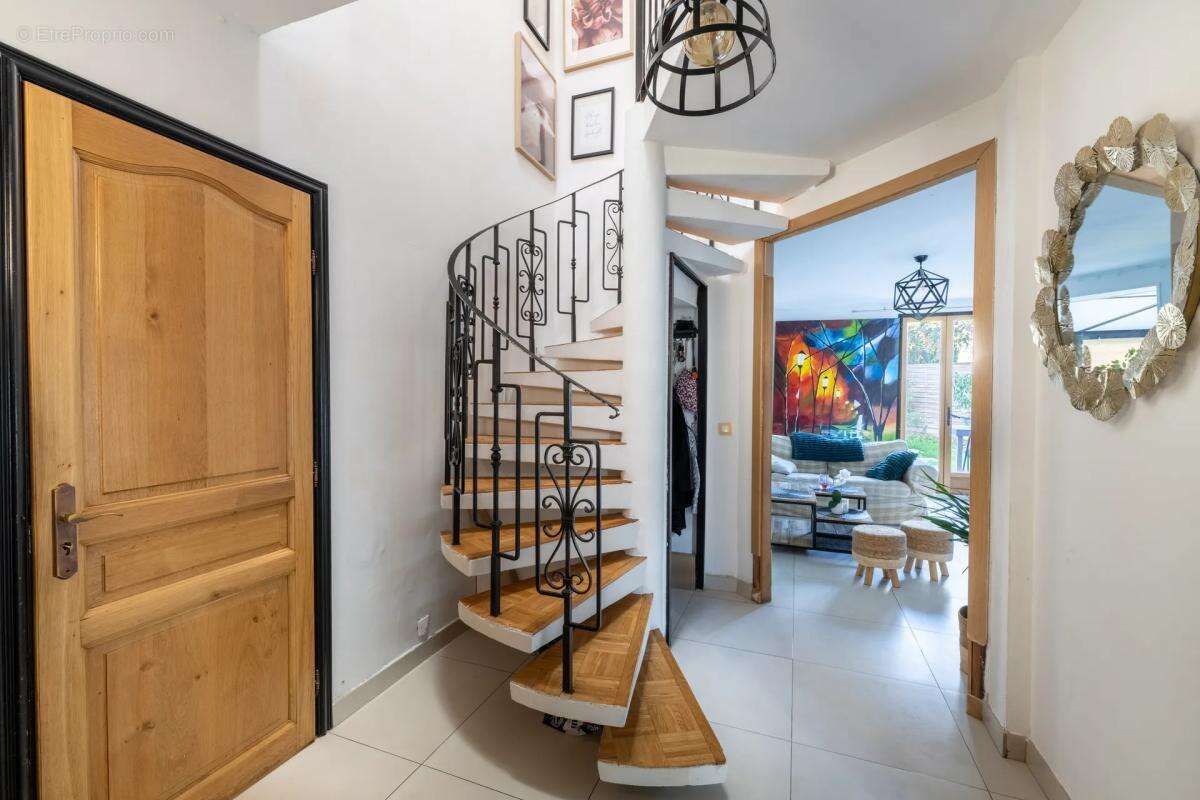 Maison à JOUY-LE-MOUTIER