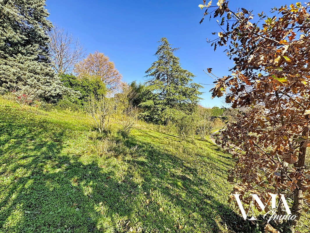 Terrain à SAINT-GERMAIN-SUR-L'ARBRESLE