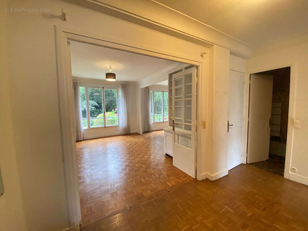 Appartement à ENGHIEN-LES-BAINS