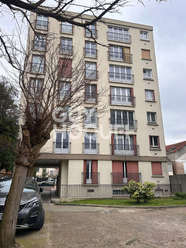 Appartement à LES PAVILLONS-SOUS-BOIS