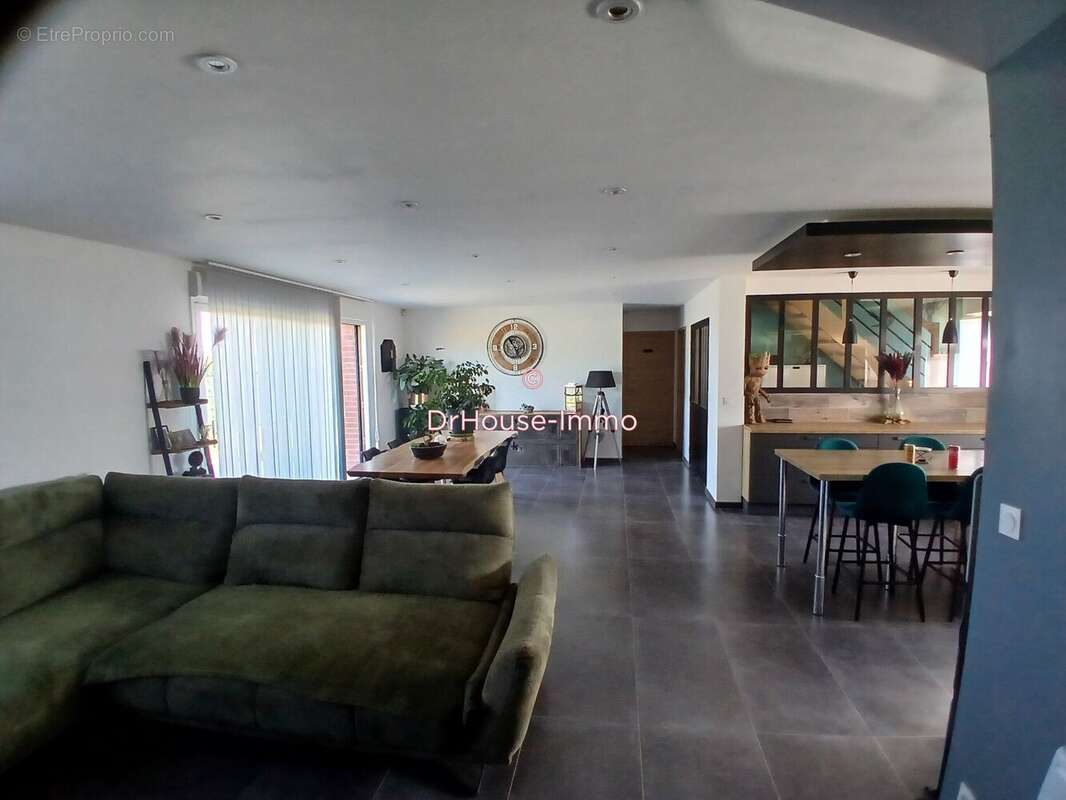 Maison à NEUF-BERQUIN