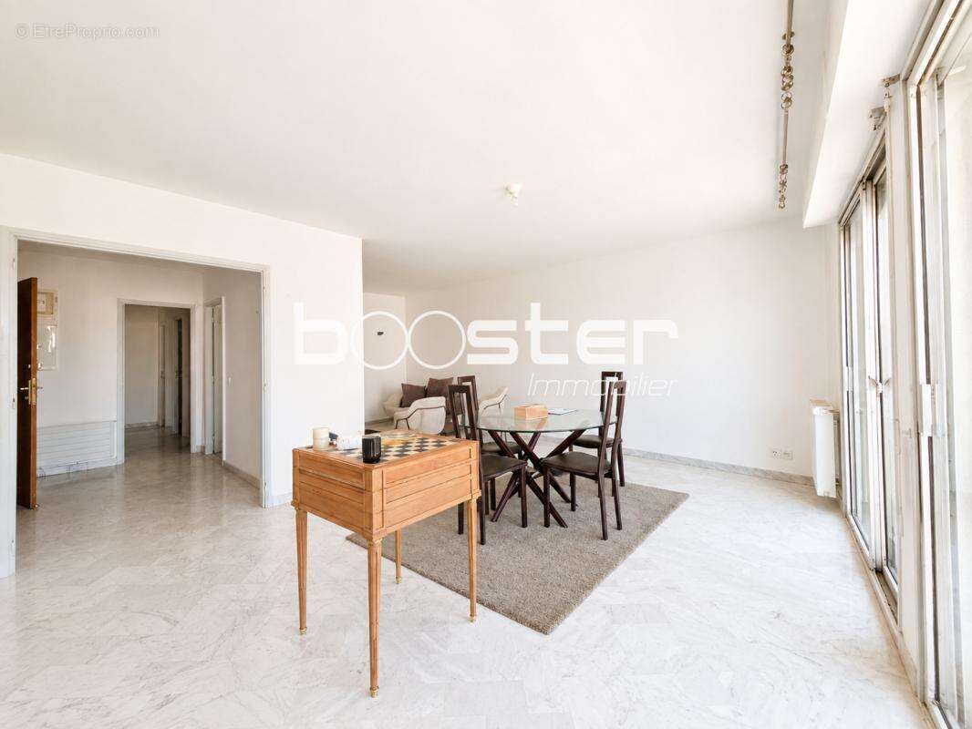 GUILHEMERY - Vaste Appartement 4 Pièces avec Parking et Cave - photo 2