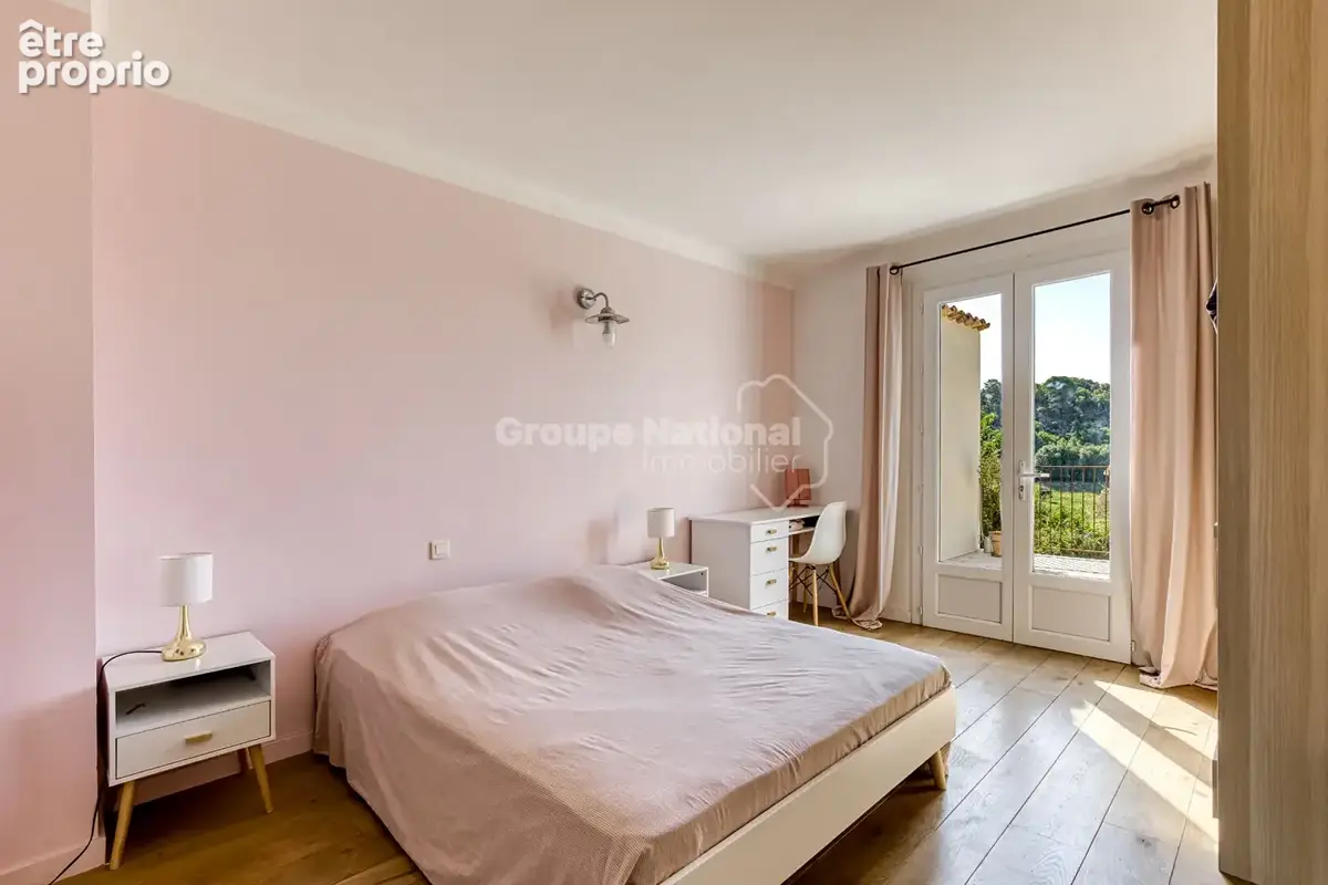 À Reillanne - Maison rénovée, 5 chambres, piscine, vue dégagée - photo 10