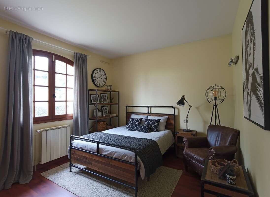 Maison sur demi-niveau spacieuse avec grand garage - photo 13