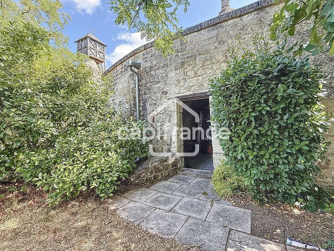 Ensemble de deux maisons et d'un moulin cavier, Savigny en Véron - photo 8