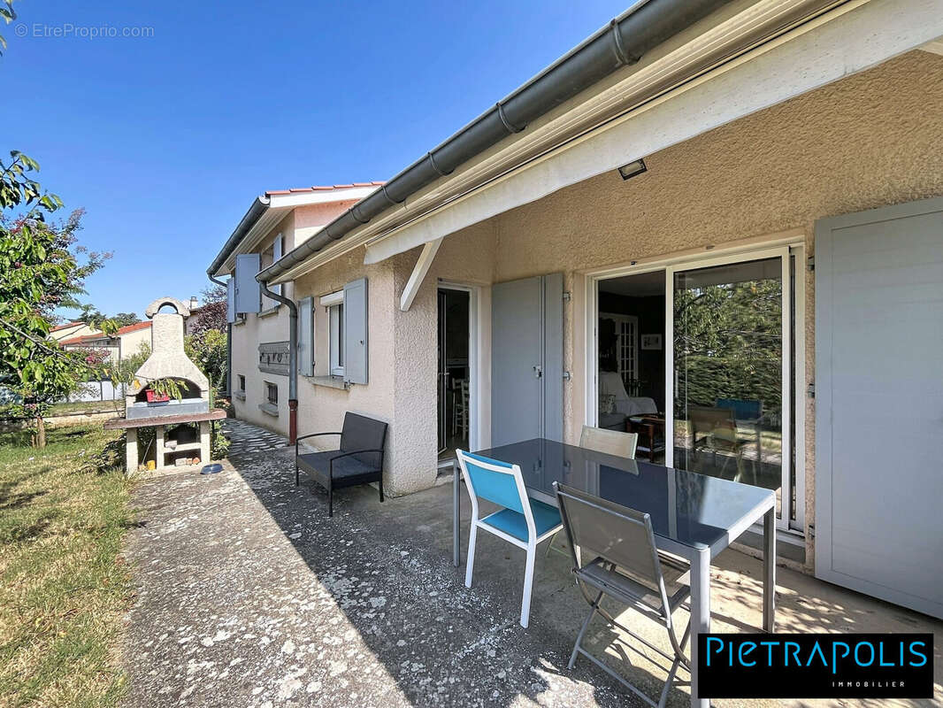 Maison 89 m² à Saint-Genis-Laval  - photo 6