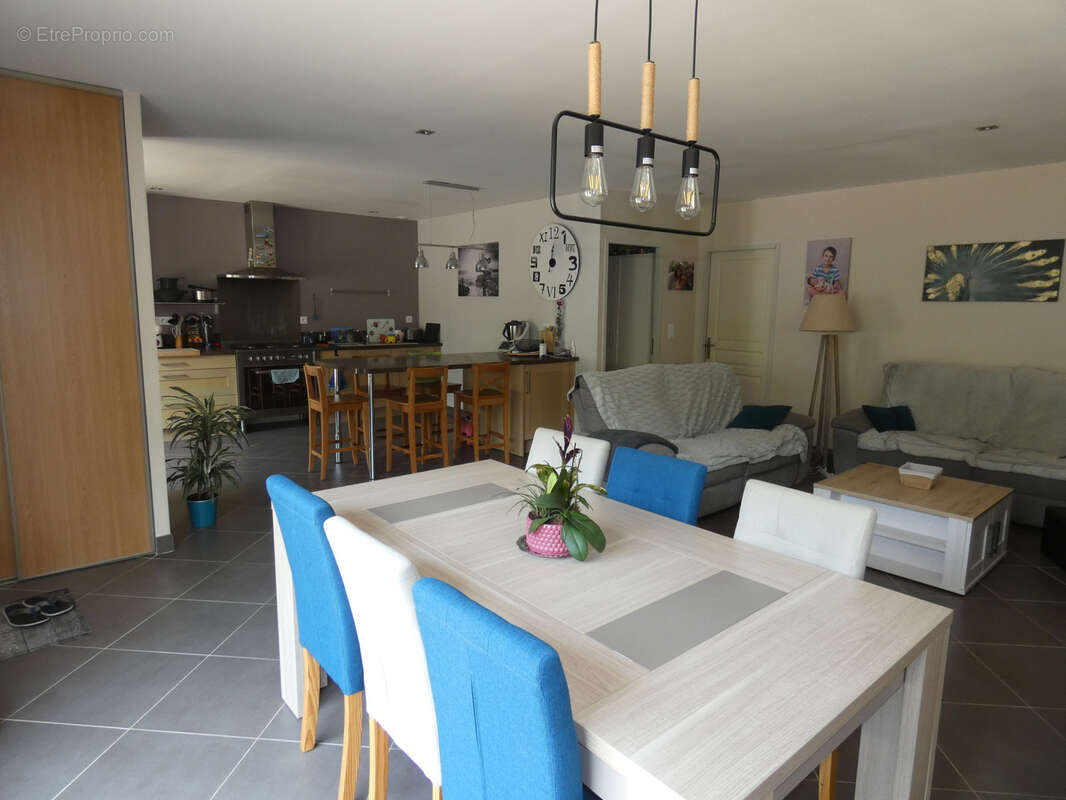 Villa familale avec piscine et exceptionnel garage de 147 m2 - photo 6