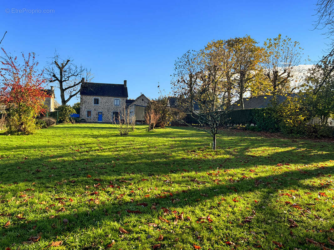 Maison à MEZIERES-SUR-COUESNON