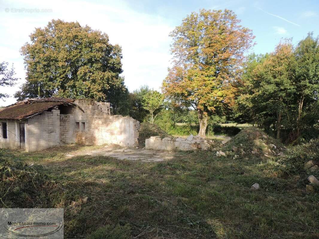 Terrain à PONT-DE-VAUX