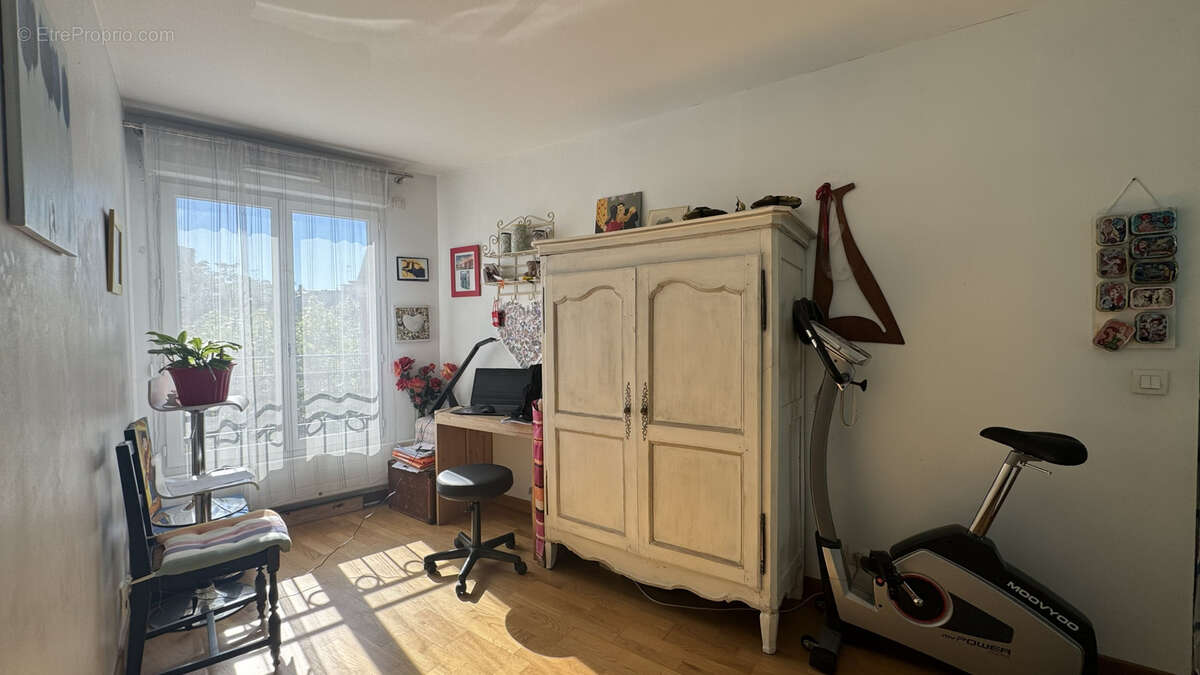 Appartement à LES LILAS
