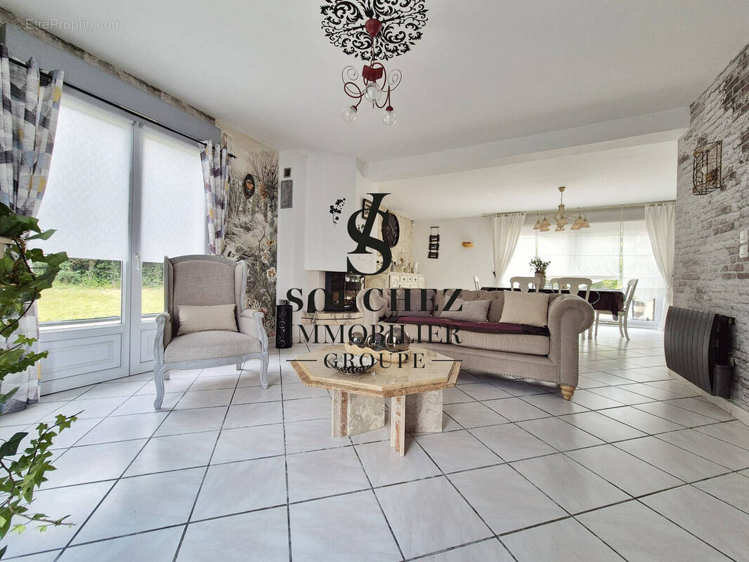 Maison 172 m² à Givenchy-En-Gohelle  - photo 2