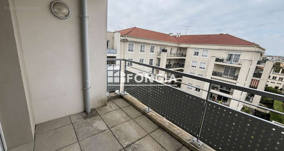 Appartement à DECINES-CHARPIEU