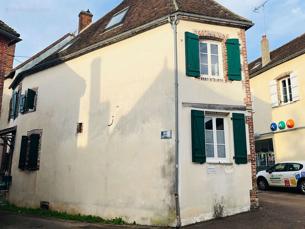 Maison à AILLANT-SUR-THOLON