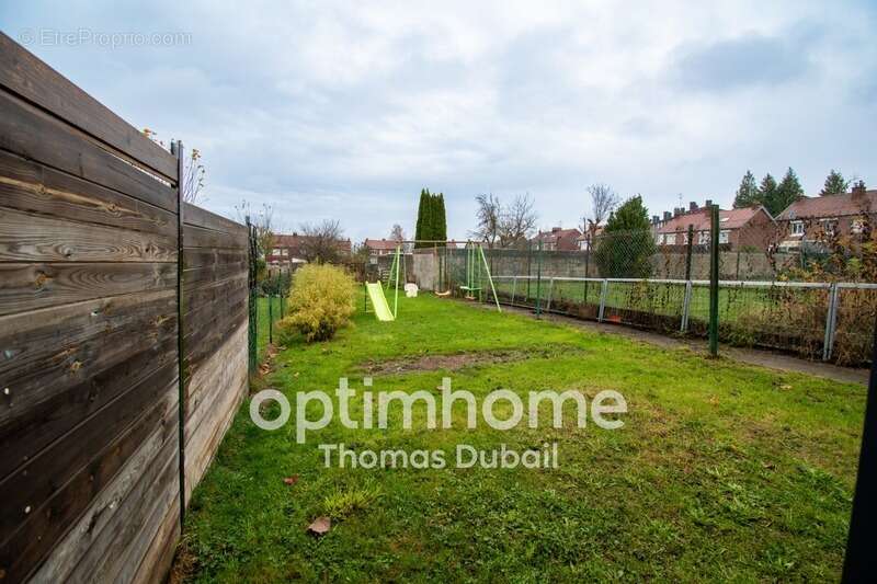 Maison à AULNOYE-AYMERIES